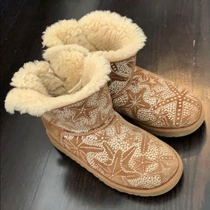 Ugg starfish ankle winter shoes.